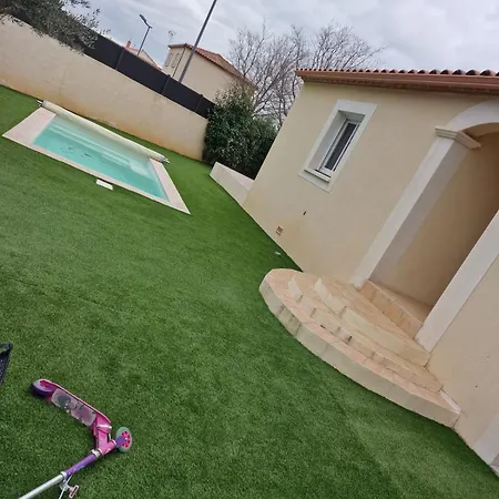 Standing Apartment *